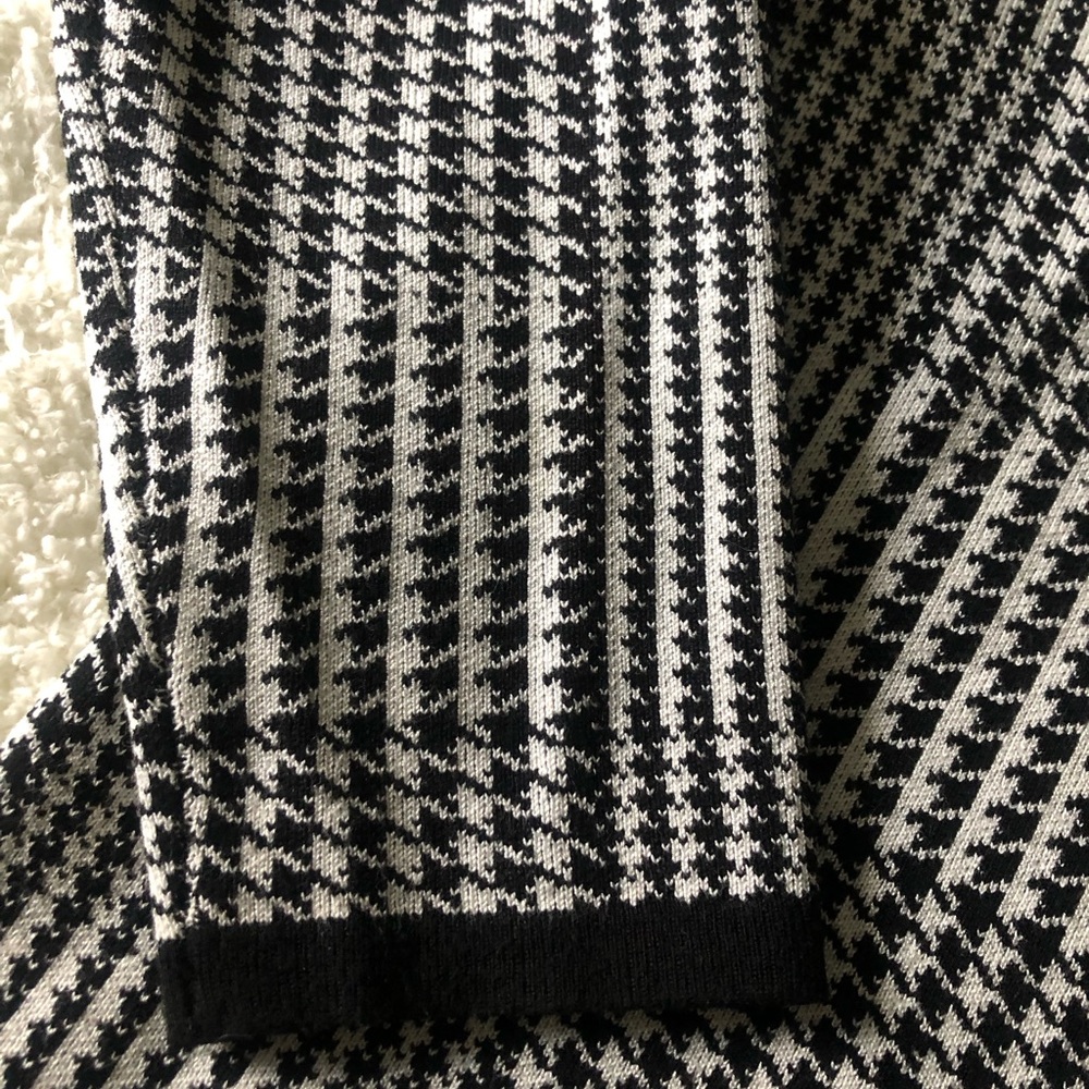Turtle Neck Sweater - Picture 4 of 7